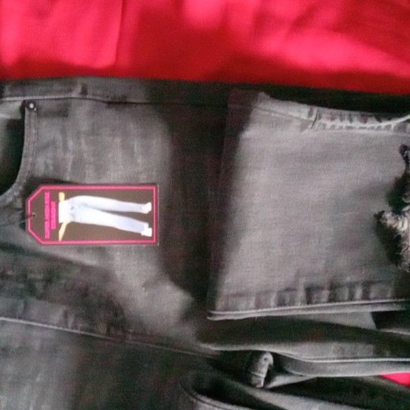 Jeans - Picture 3 of 3